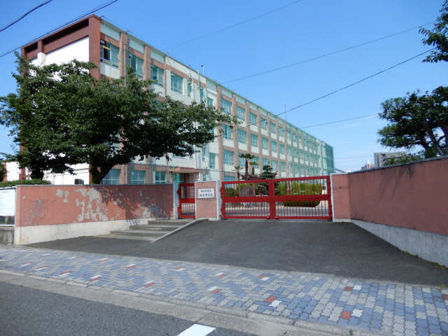 駒方中学校　徒歩２分